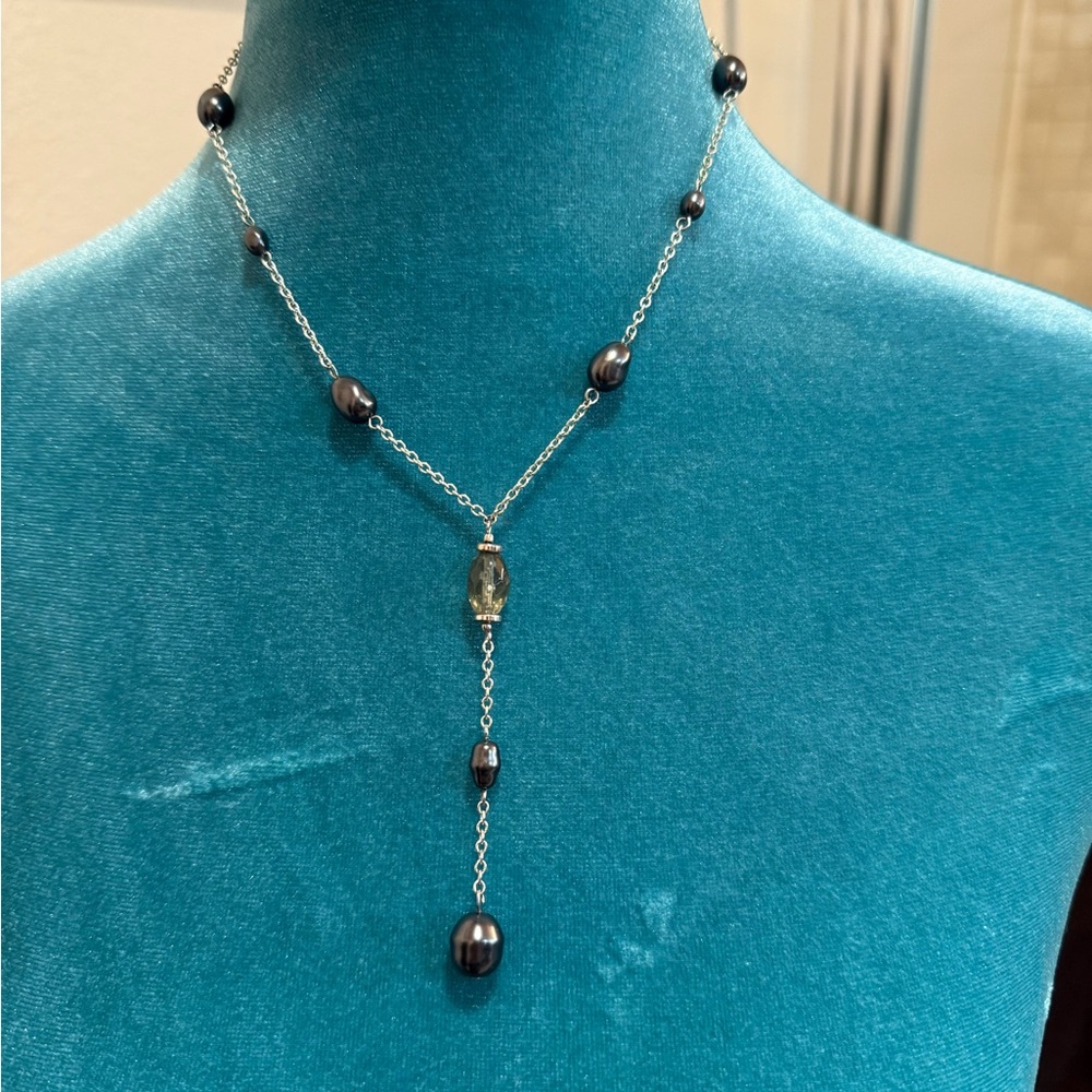 Elegant Black Faux Pearl Necklace